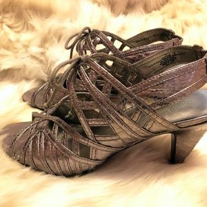 Bandolino Silver Reptile Heeled Sandal 7M like new